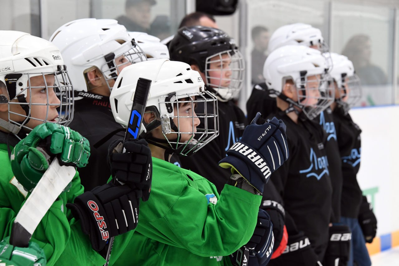 В Казани поздравили хоккейную команду «Ак Барс-2011», ставшую чемпионом России и обладателем «Кубка Владислава Третьяка» В Казани поздравили хоккейную команду «Ак Барс-2011», ставшую чемпионом России и обладателем «Кубка Владислава Третьяка»