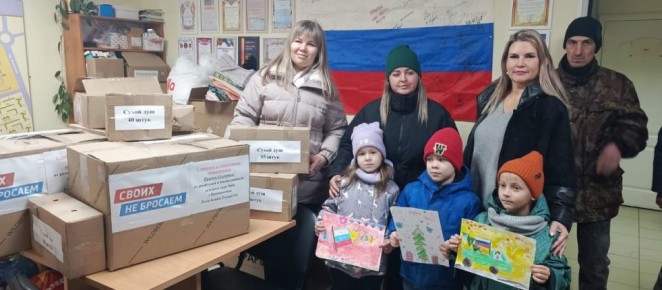 Сегодня с гуманитарной помощью в пункт сбора на Химиков, 72б пришли представители детского сада № 60. Родители, сотрудники и даже дошколята собрали десять коробок с необходимыми вещами