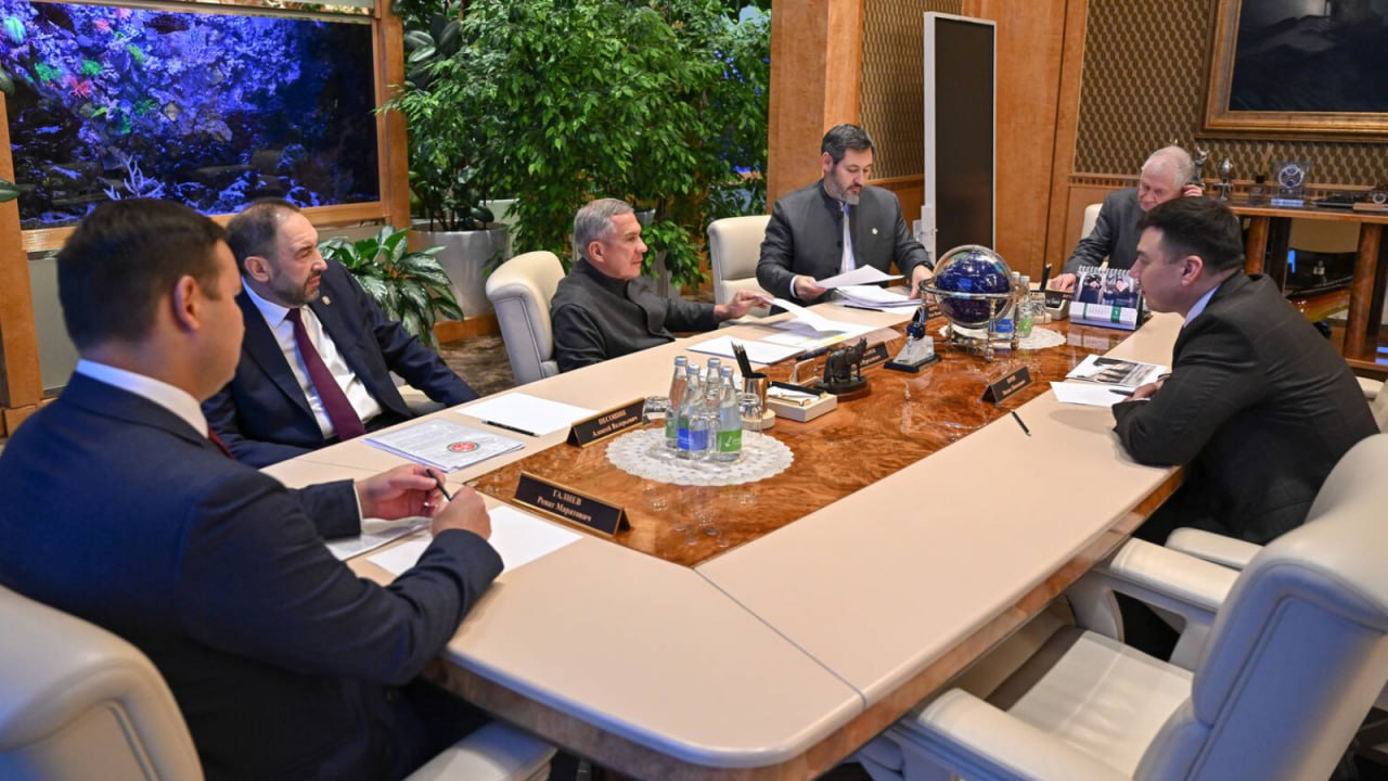 Встреча в Доме Правительства РТ: Раис Рустам Минниханов обсудил с федеральным замминистра промышленности Михаилом Юриным стратегию развития отрасли