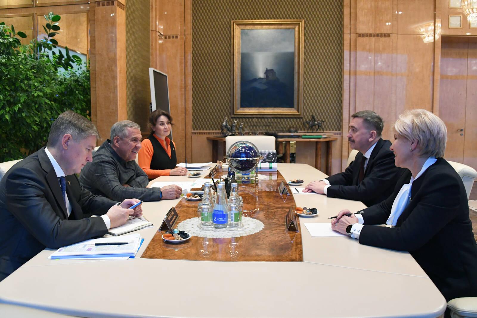 Рустам Минниханов встретился с председателем Федерации независимых профсоюзов России Сергеем Черногаевым