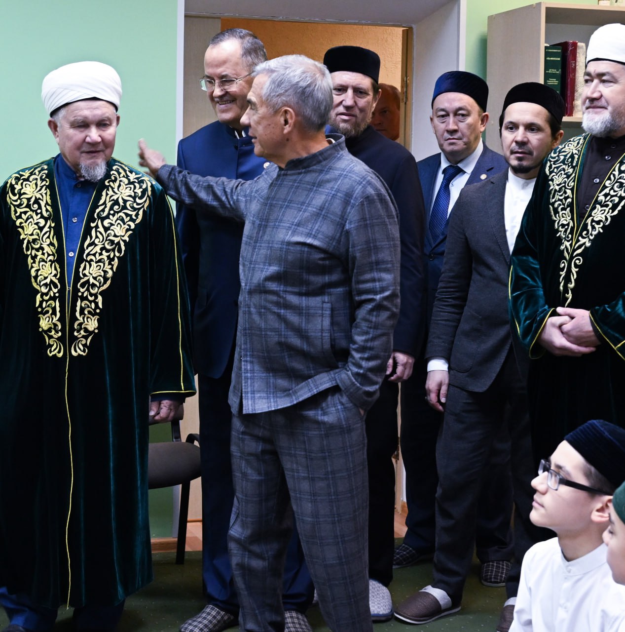 Рустам Минниханов посетил мусульманский пансионат для мальчиков в селе Бурбаш в Балтасинском районе