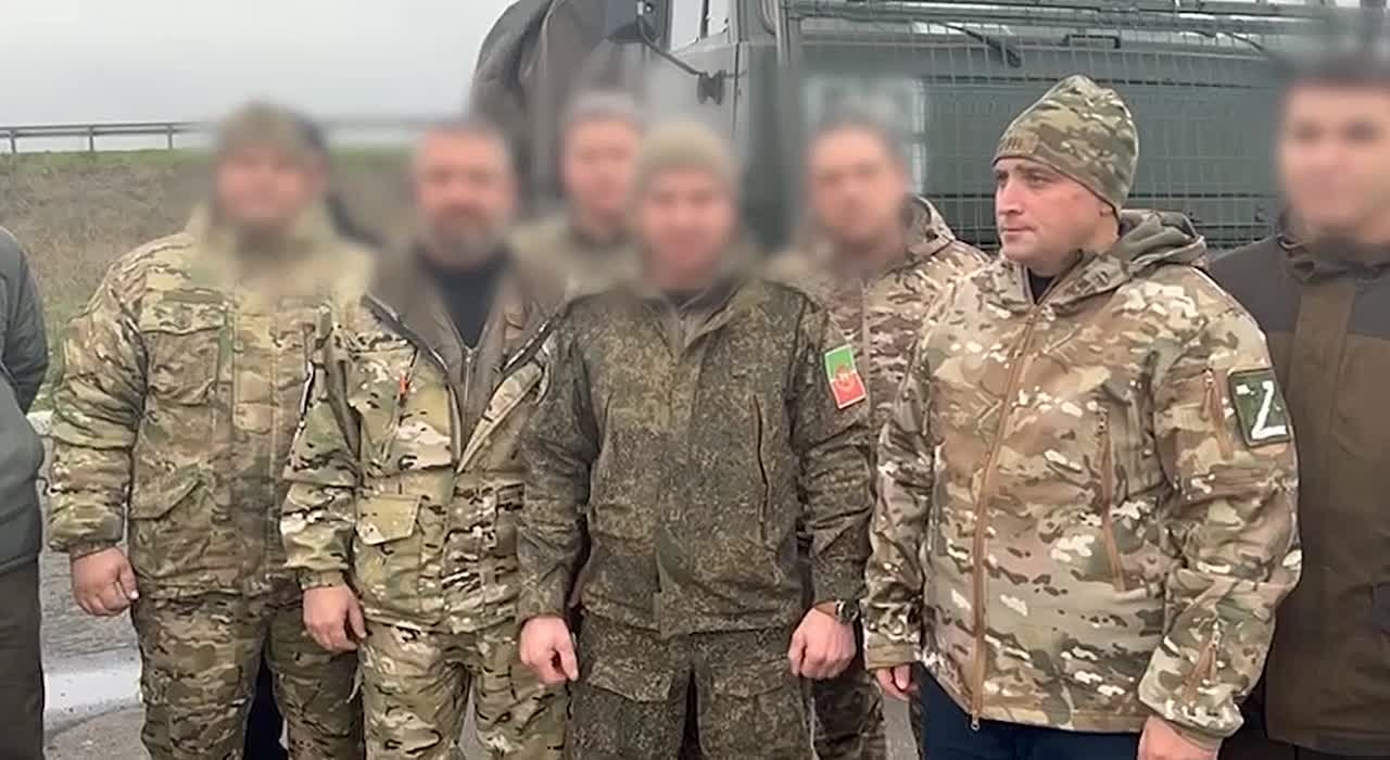 Мэр Нижнекамска Радмир Беляев вместе с другими сотрудниками администрации навестили наших бойцов в зоне СВО и передали им 30 тонн гуманитарного груза, включая технику и стройматериалы