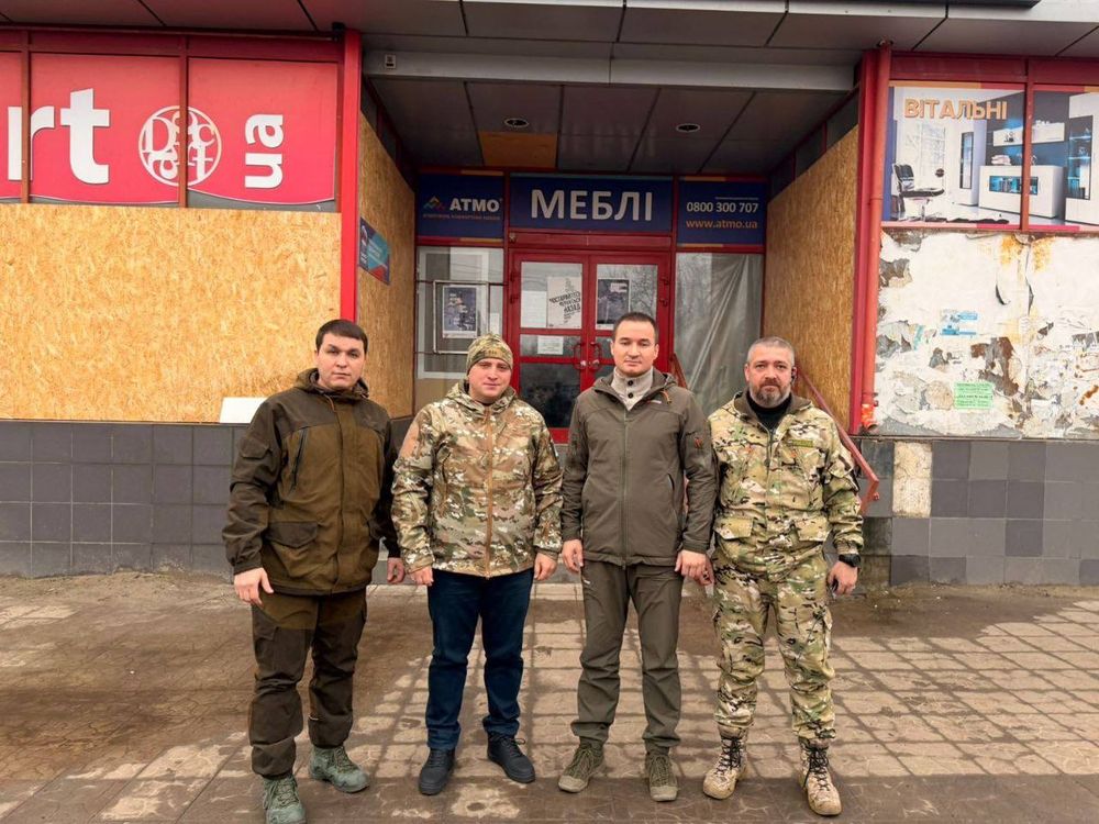 Мэр Нижнекамска Радмир Беляев вместе с другими сотрудниками администрации навестили наших бойцов в зоне СВО и передали им 30 тонн гуманитарного груза, включая технику и стройматериалы Мэр Нижнекамска Радмир Беляев вместе с другими сотрудниками администрации навестили наших бойцов в зоне СВО и передали им 30 тонн гуманитарного груза, включая технику и стройматериалы