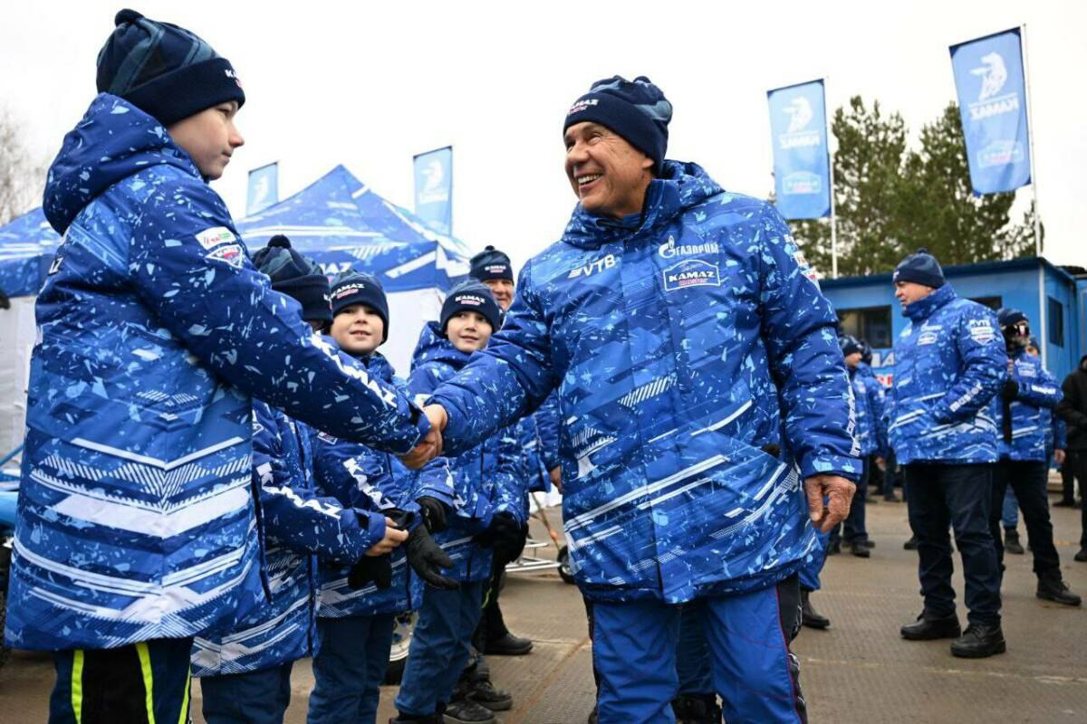Раис Татарстана Рустам Минниханов провёл встречу с чемпионами легендарной команды «КАМАЗ-мастер»