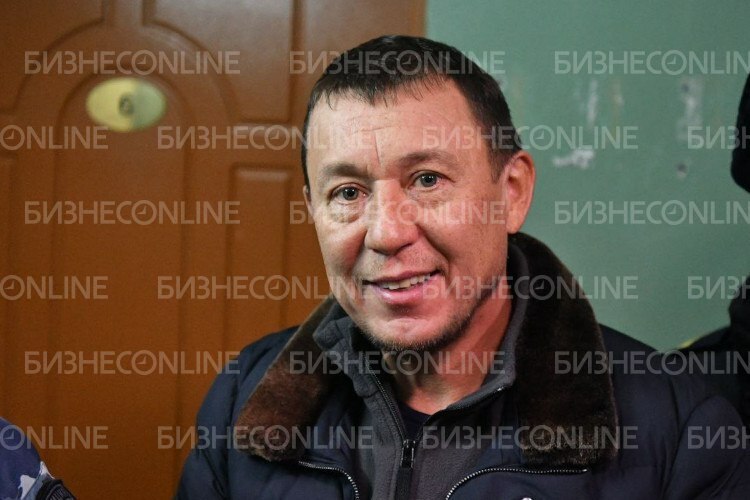 Рамиля Муллина привезли в суд в наручниках в Набережночелнинский городской суд