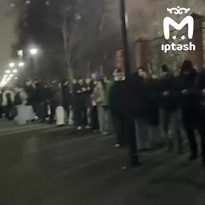 На каток "Трудовые резервы" рвануло так много людей, что очередь растянулась на улицу