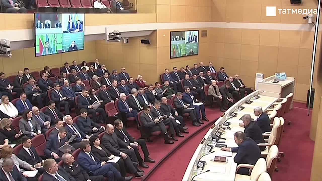 Раис Татарстана поручил главам городов и районов совместно с общественными организациями обеспечить проведение мероприятий, посвященных Дню Героев Отечества, на достойном уровне