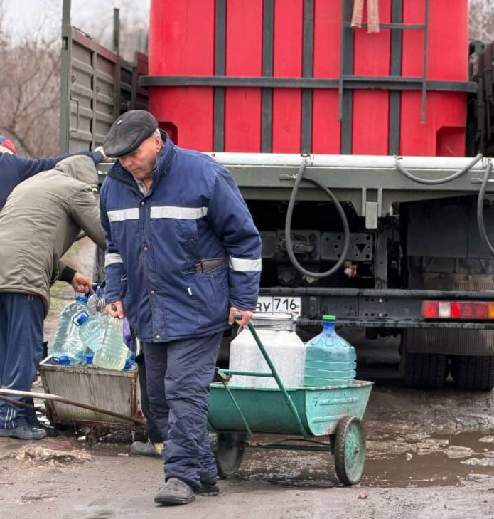 Татарстан продолжает системную работу по обеспечению жителей Лисичанска водой