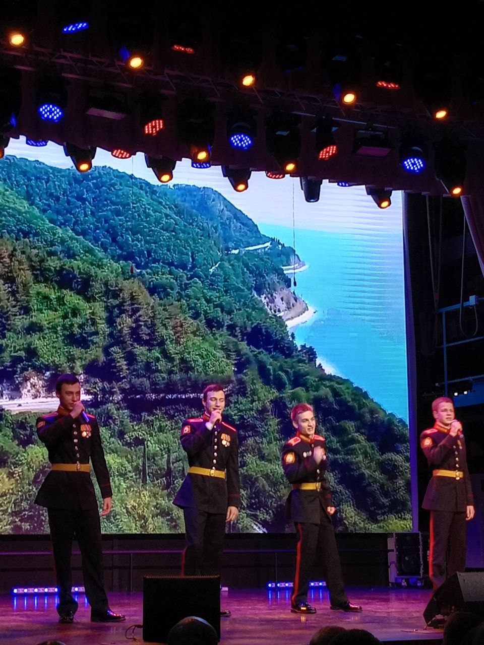 Сегодня в Казанском военном суворовском училище состоялось торжественное мероприятие, посвященное Дню Героев Отечества, который отмечается в России 9 декабря