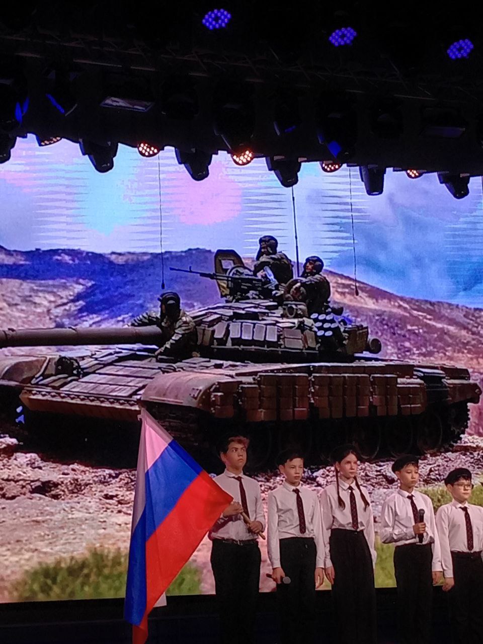 Сегодня в Казанском военном суворовском училище состоялось торжественное мероприятие, посвященное Дню Героев Отечества, который отмечается в России 9 декабря Сегодня в Казанском военном суворовском училище состоялось торжественное мероприятие, посвященное Дню Героев Отечества, который отмечается в России 9 декабря