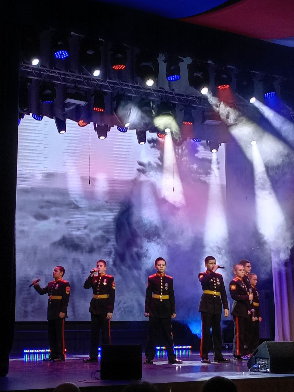 Сегодня в Казанском военном суворовском училище состоялось торжественное мероприятие, посвященное Дню Героев Отечества, который отмечается в России 9 декабря Сегодня в Казанском военном суворовском училище состоялось торжественное мероприятие, посвященное Дню Героев Отечества, который отмечается в России 9 декабря