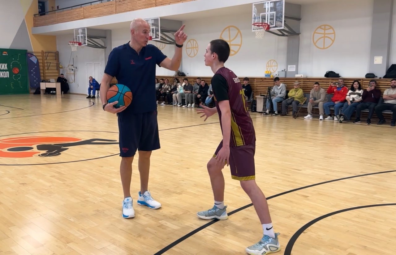 В Нижнекамске прошёл мастер-класс для детских тренеров по баскетболу