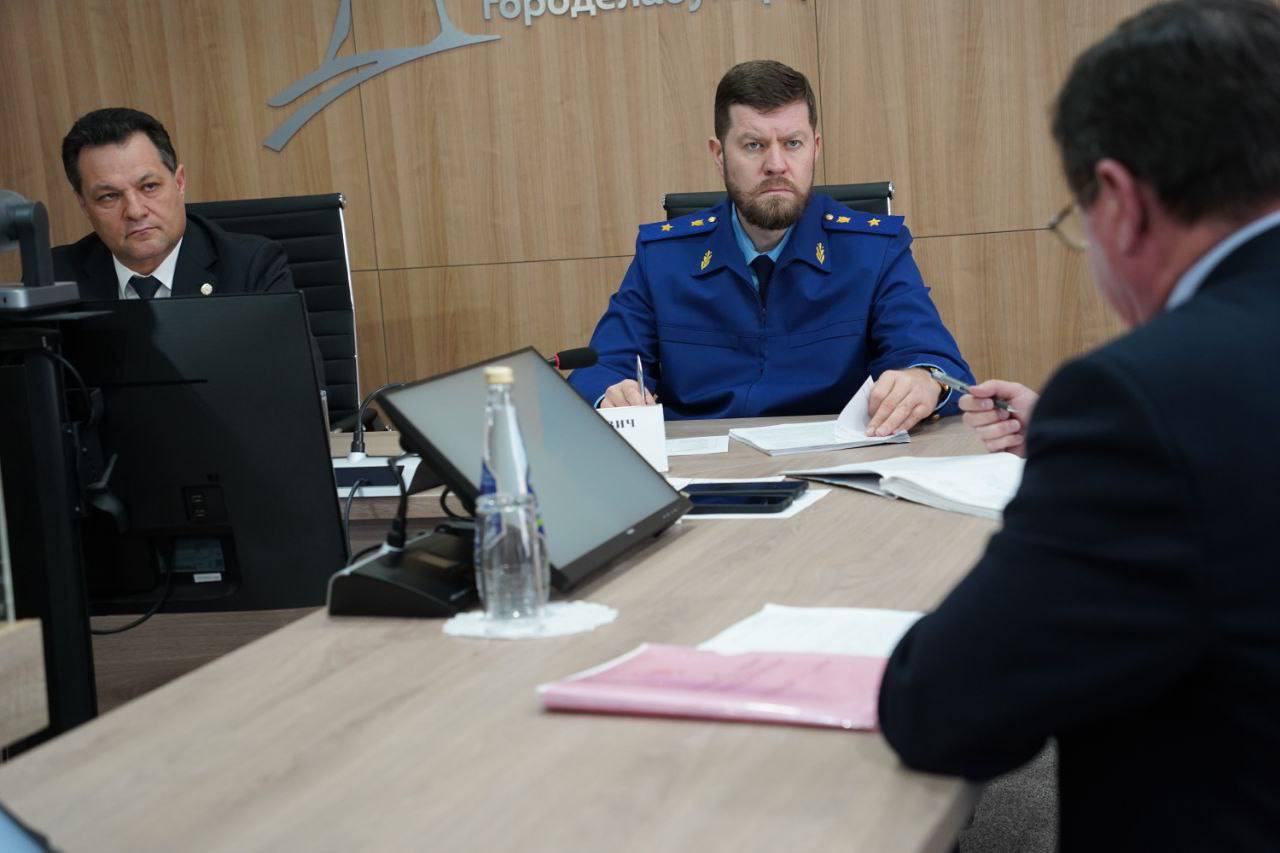 Сегодня прокурор Республики Татарстан Альберт Суяргулов провел встречу с представителями бизнес-сообщества в здании администрации Елабужского района Сегодня прокурор Республики Татарстан Альберт Суяргулов провел встречу с представителями бизнес-сообщества в здании администрации Елабужского района