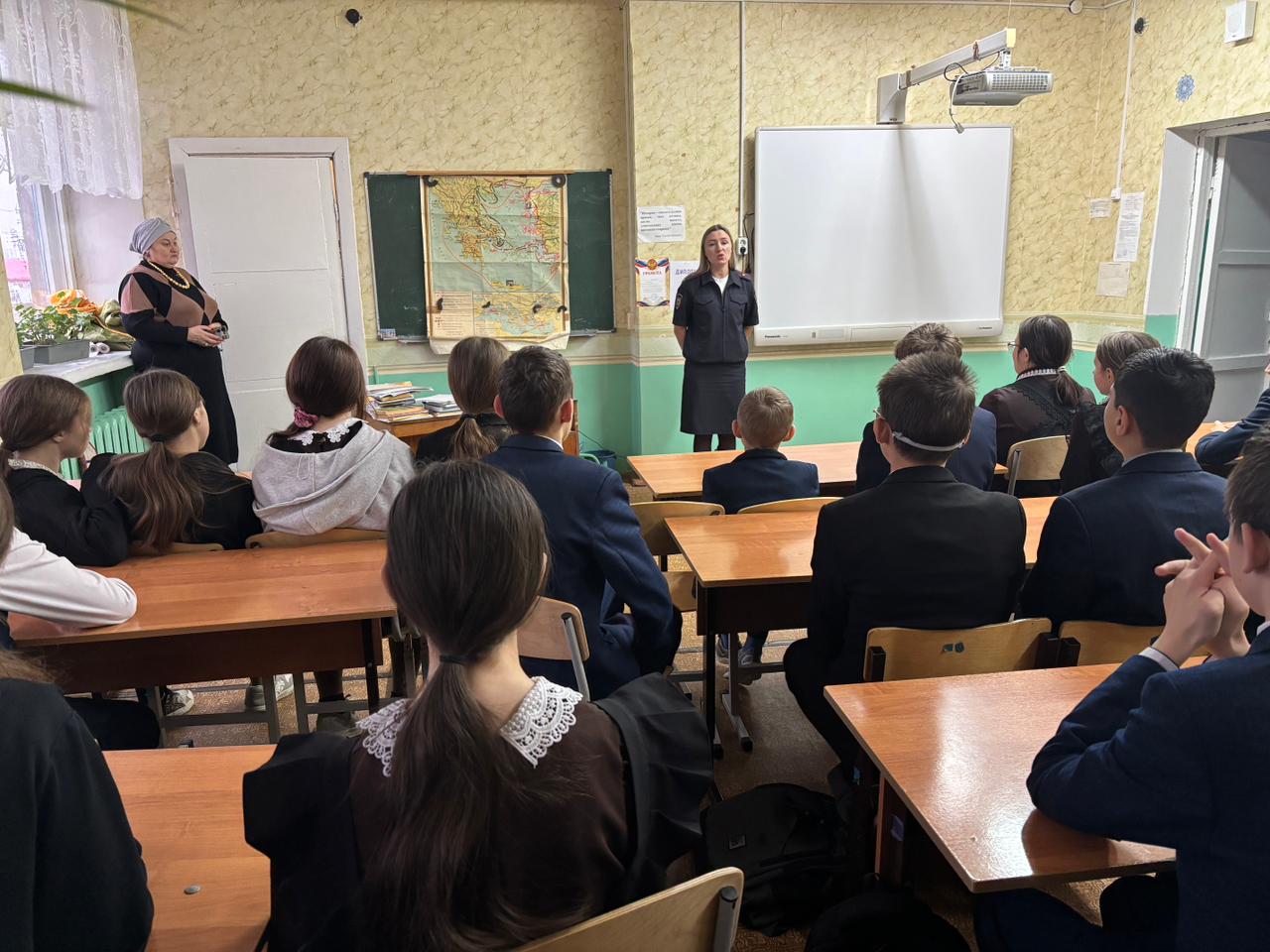 Сотрудники полиции Чистополя и общественники продолжают активную работу по информированию населения