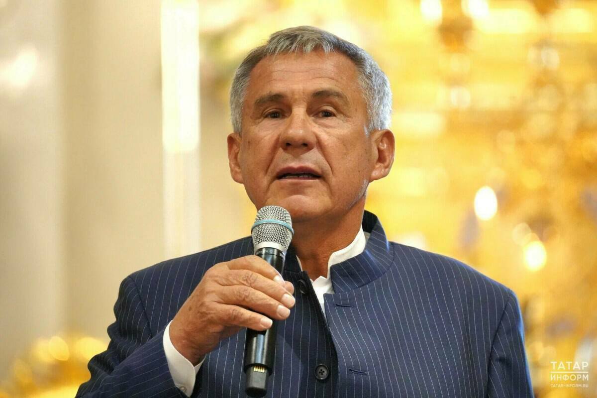 Раис Татарстана Рустам Минниханов обратился к жителям республики по случаю Дня Героев Отечества