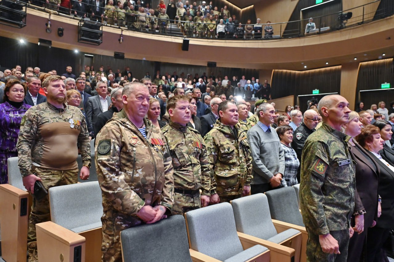 В республике проходят торжественные мероприятия, посвященные Дню Героев Отечества В республике проходят торжественные мероприятия, посвященные Дню Героев Отечества