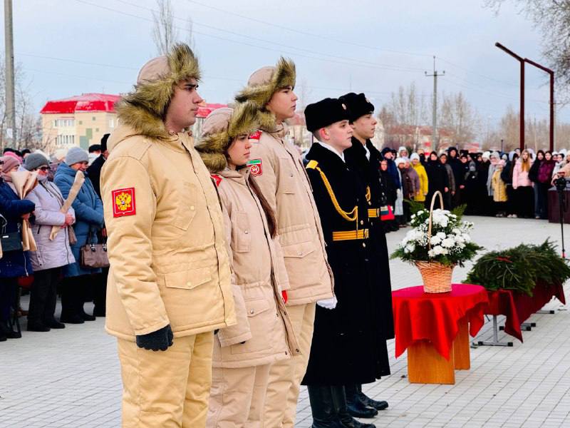 Ринат Гайзатуллин: «Пусть подвиги наших героев станут ярким примером для молодого поколения» Ринат Гайзатуллин: «Пусть подвиги наших героев станут ярким примером для молодого поколения»