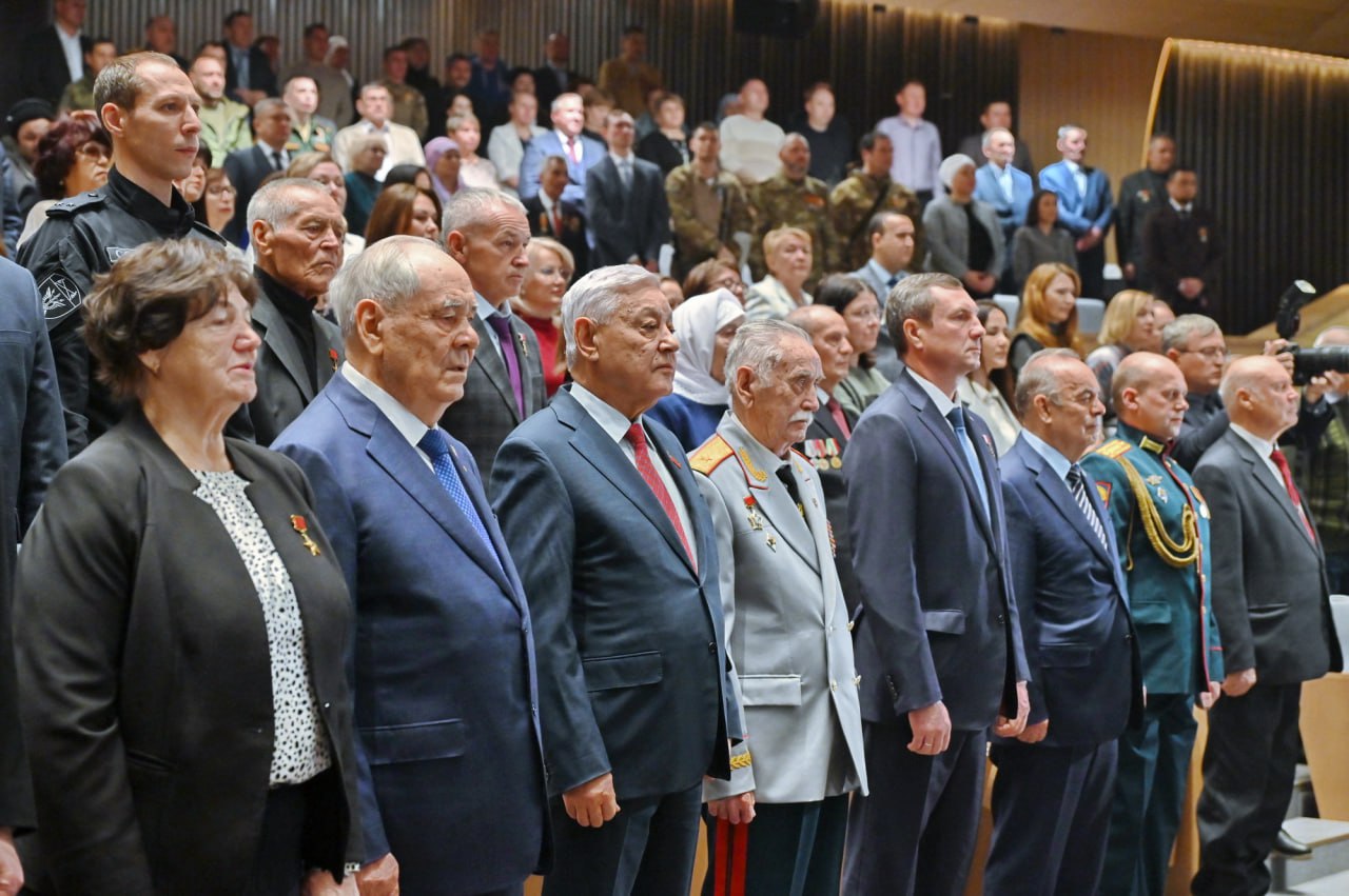 В республике проходят торжественные мероприятия, посвященные Дню Героев Отечества В республике проходят торжественные мероприятия, посвященные Дню Героев Отечества