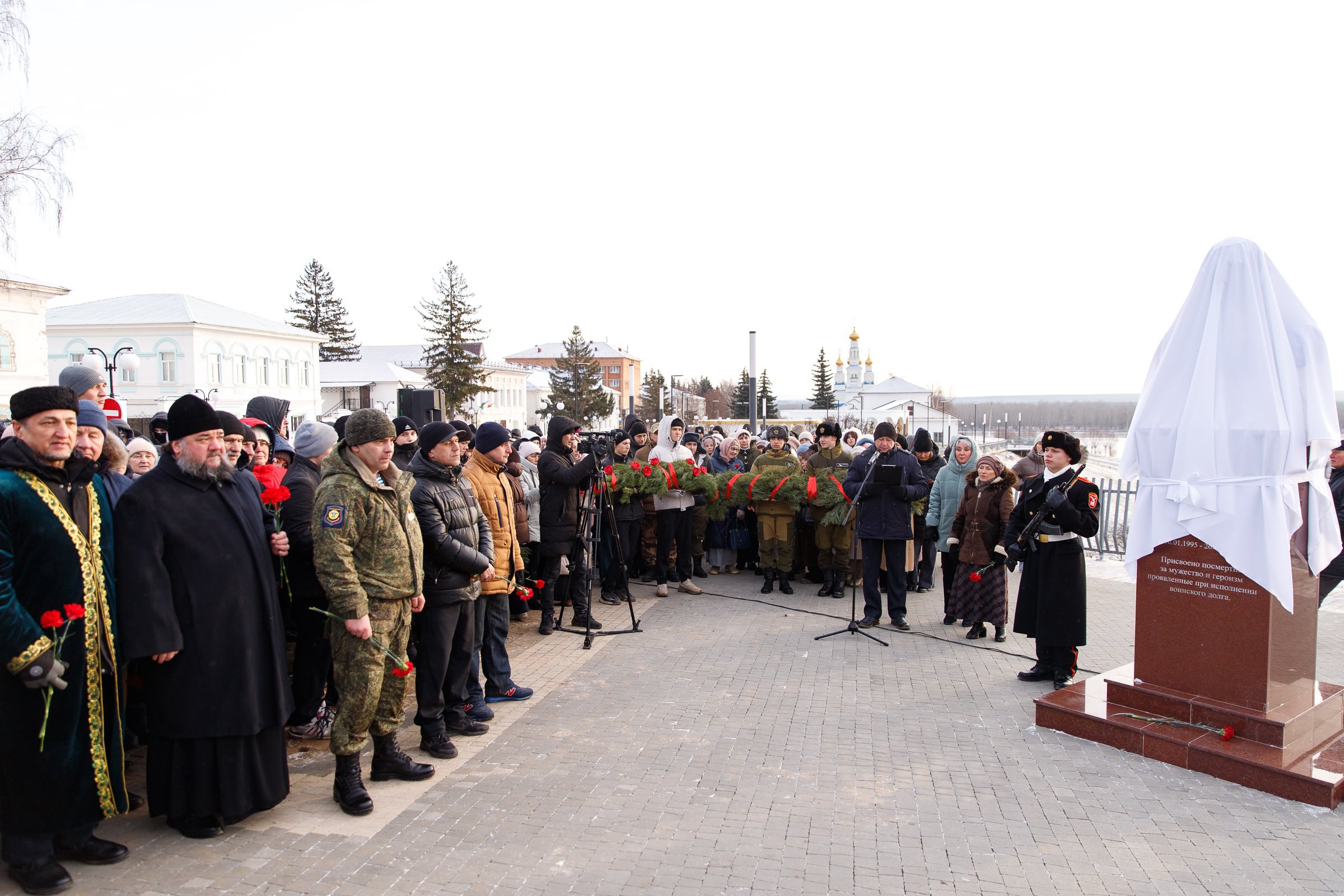в День Героев Отечества, в г.Мамадыше состоялась торжественная церемония открытия бюста Героя России Олега Сорокина в День Героев Отечества, в г.Мамадыше состоялась торжественная церемония открытия бюста Героя России Олега Сорокина