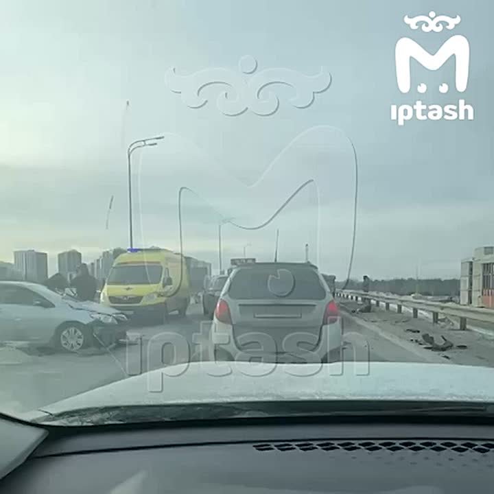 Газель и легковушка столкнулись у ЖК "Южный парк"