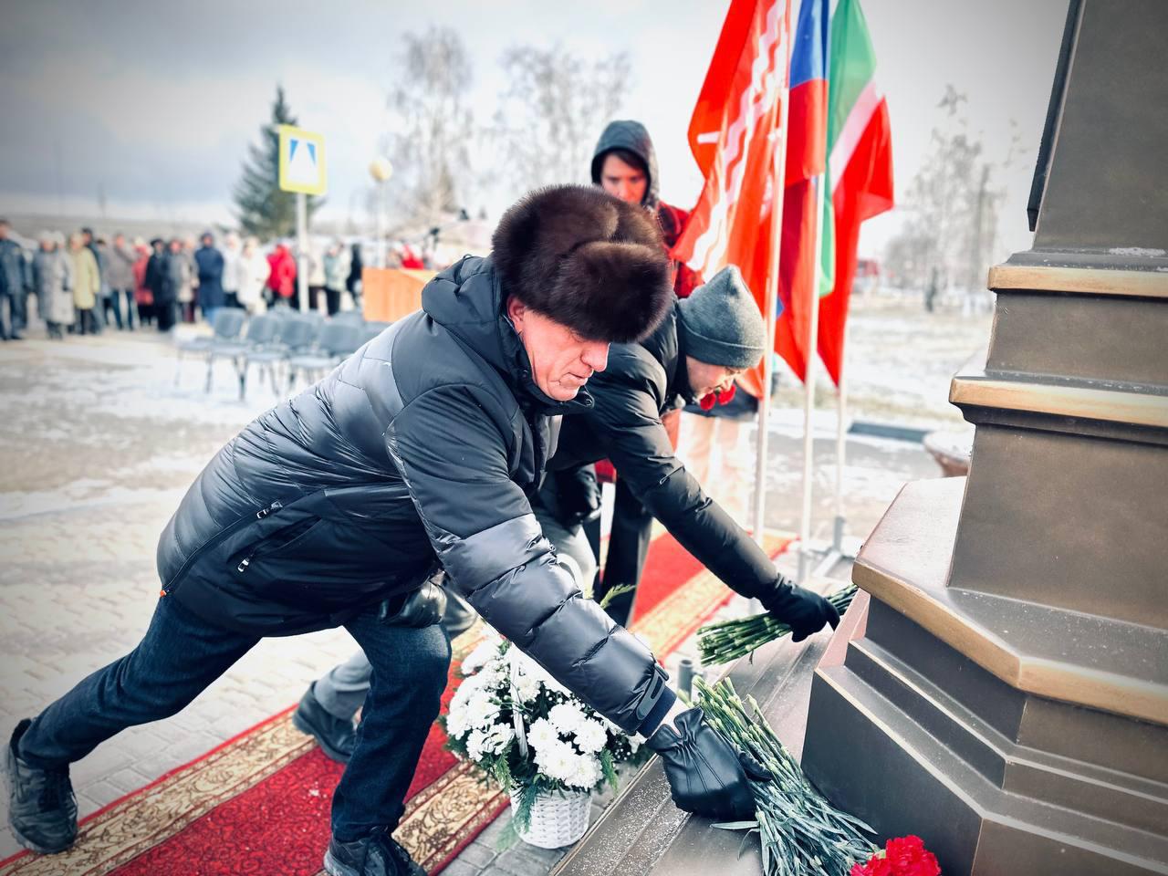 Чтим, помним, гордимся. В День Героев Отечества в Тетюшах открыли бюст заслуженному мастеру спорта и тренеру СССР Аркадию Никитичу Воробьёву Чтим, помним, гордимся. В День Героев Отечества в Тетюшах открыли бюст заслуженному мастеру спорта и тренеру СССР Аркадию Никитичу Воробьёву