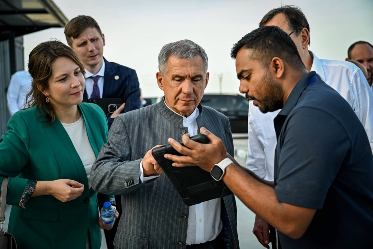 Рустам Минниханов посетил промышленный парк JAFZA и его морской терминал в ОАЭ Рустам Минниханов посетил промышленный парк JAFZA и его морской терминал в ОАЭ