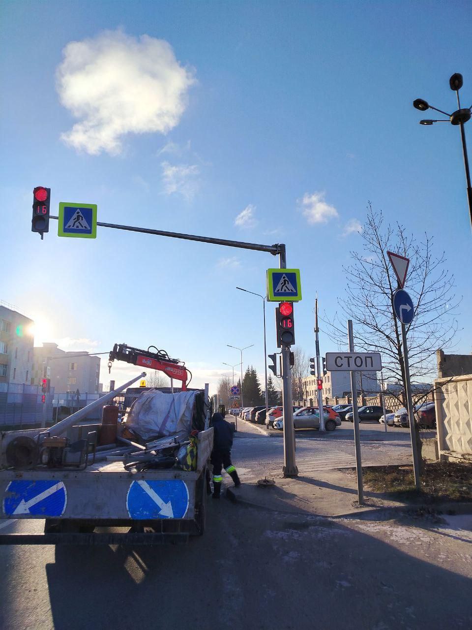 В Казани на трех участках дорог установили новые светофоры В Казани на трех участках дорог установили новые светофоры