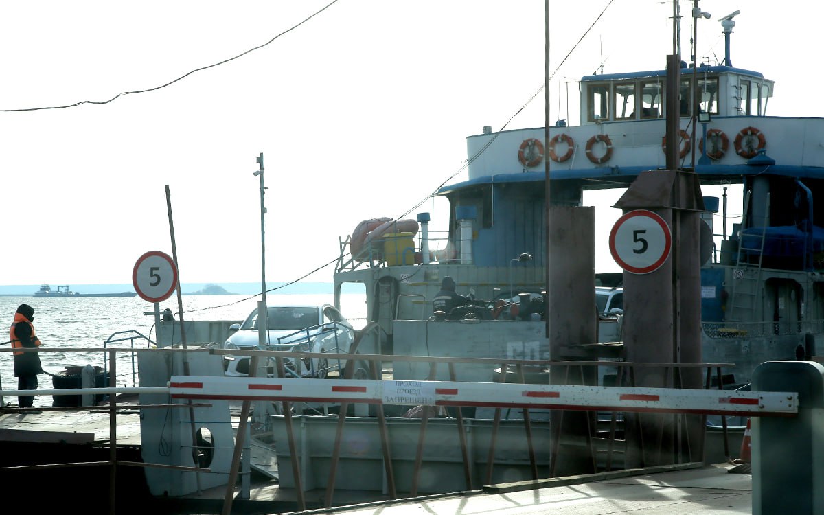 Паромную переправу через Волгу Казань (Аракчино) – Верхний Услон закрыли в Татарстане