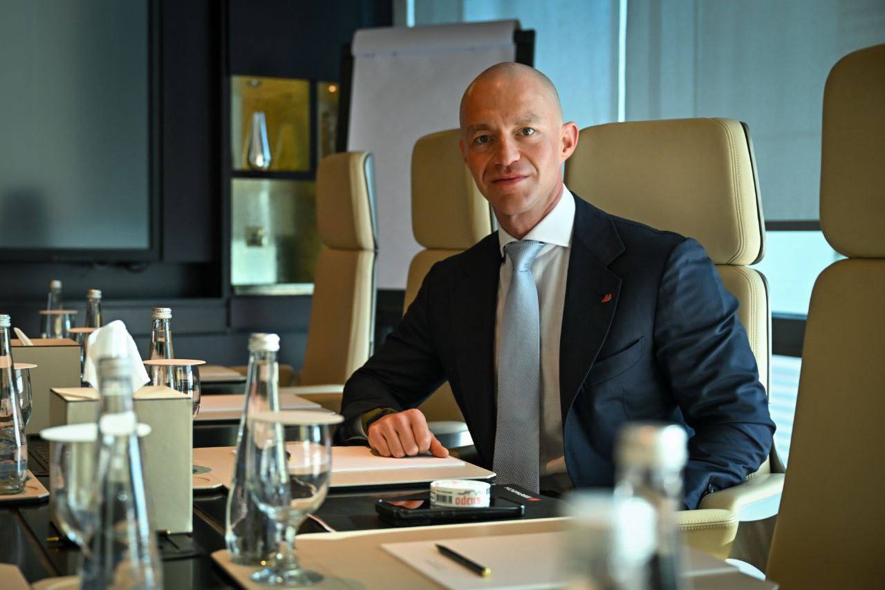 Рустам Минниханов обсудил проекты с главой Marathon Group Александром Винокуровым Рустам Минниханов обсудил проекты с главой Marathon Group Александром Винокуровым