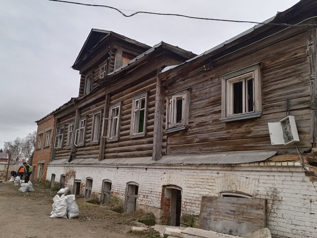 Во время пресс-тура по Елабуге журналисты посетили два объекта культурного наследия республиканского значения Во время пресс-тура по Елабуге журналисты посетили два объекта культурного наследия республиканского значения