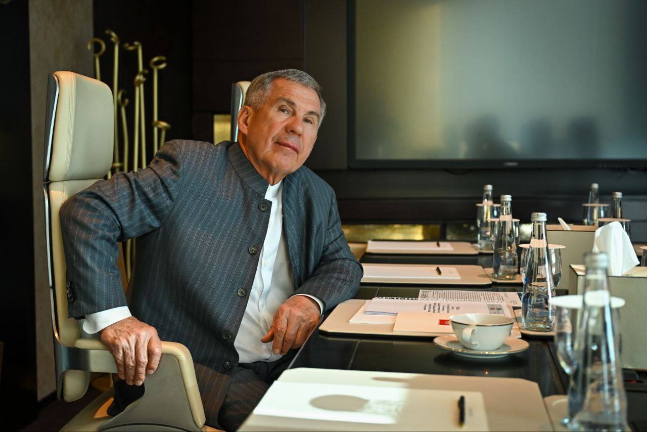 за сегодня, 10 декабря. Рустам Минниханов находится с рабочей поездкой в Объединенных Арабских Эмиратах за сегодня, 10 декабря. Рустам Минниханов находится с рабочей поездкой в Объединенных Арабских Эмиратах