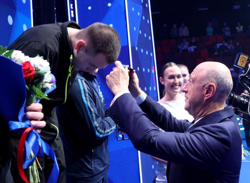 Президент ФНТР, зампред Госдумы Александр Бабаков вручил награды победителям и призерам последних в 2025 году всероссийских соревнований «Суперкубок»-2025, которые завершились в Москве Президент ФНТР, зампред Госдумы Александр Бабаков вручил награды победителям и призерам последних в 2025 году всероссийских соревнований «Суперкубок»-2025, которые завершились в Москве