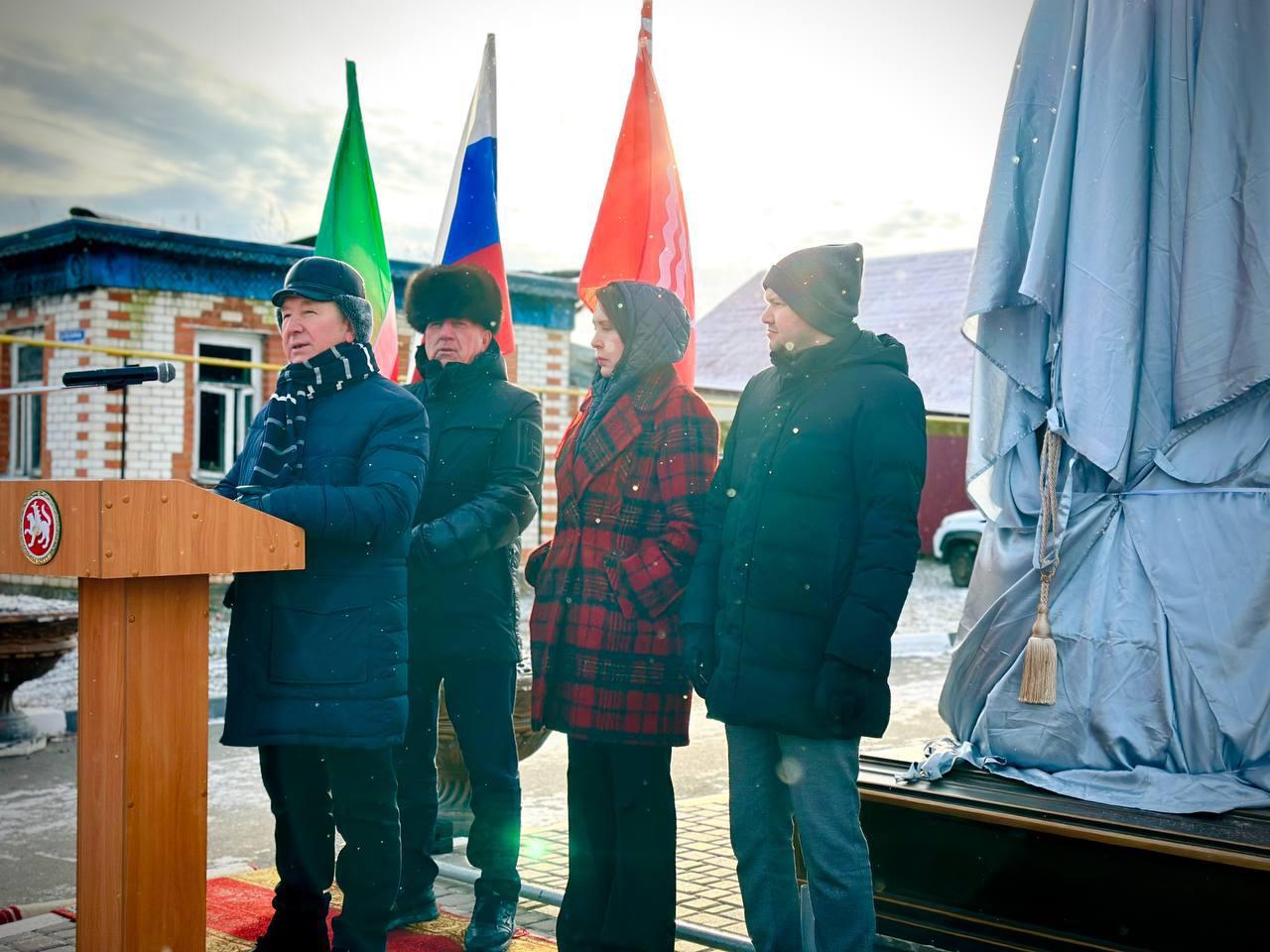 Чтим, помним, гордимся. В День Героев Отечества в Тетюшах открыли бюст заслуженному мастеру спорта и тренеру СССР Аркадию Никитичу Воробьёву Чтим, помним, гордимся. В День Героев Отечества в Тетюшах открыли бюст заслуженному мастеру спорта и тренеру СССР Аркадию Никитичу Воробьёву