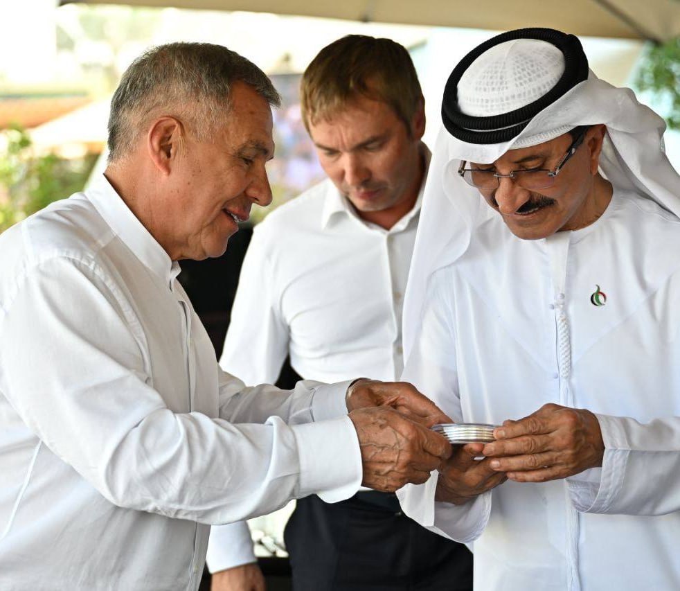 Рустам Минниханов провел встречу с Председателем DP World Султаном Ахмедом Бин Сулайемом Рустам Минниханов провел встречу с Председателем DP World Султаном Ахмедом Бин Сулайемом