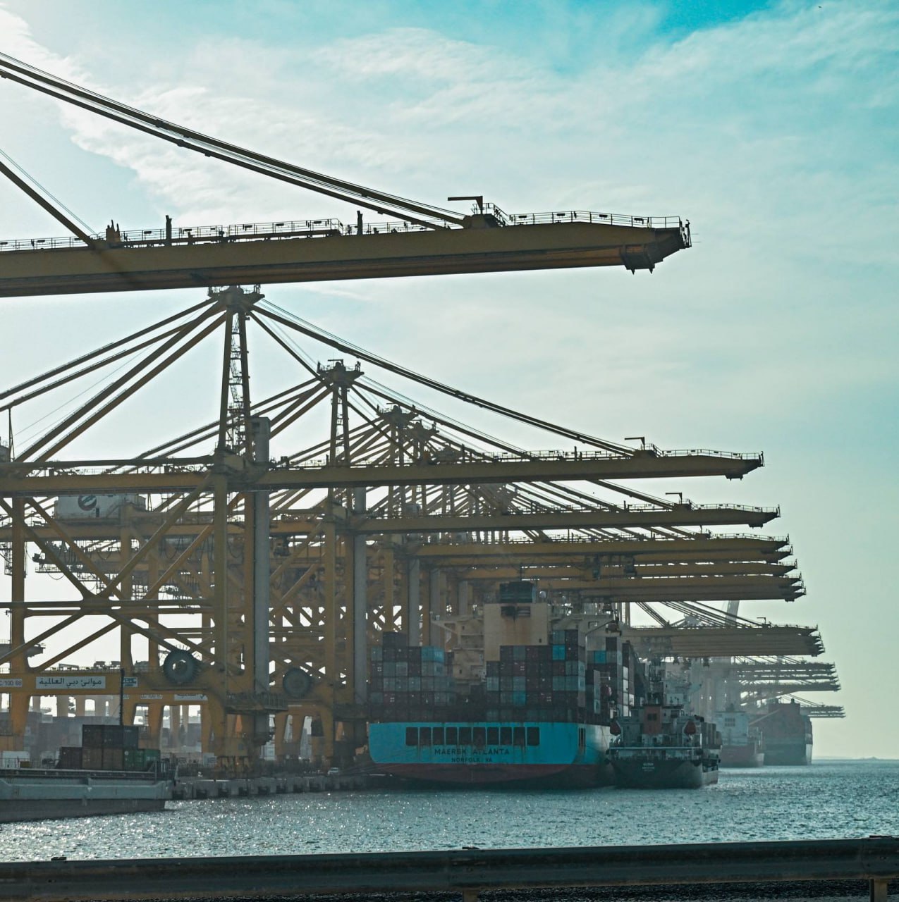 Рустам Минниханов посетил промышленный парк JAFZA и его морской терминал в ОАЭ