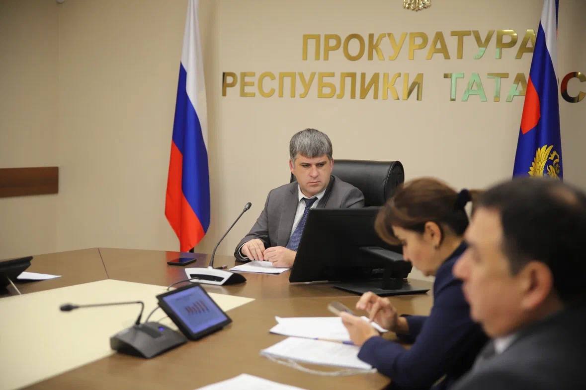 Первый заместитель прокурора Татарстана Александр Чеховской провел заседание межведомственной рабочей группы по вопросам предупреждения и профилактики правонарушений несовершеннолетних, защите их прав и законных интересов Первый заместитель прокурора Татарстана Александр Чеховской провел заседание межведомственной рабочей группы по вопросам предупреждения и профилактики правонарушений несовершеннолетних, защите их прав и законных интересов