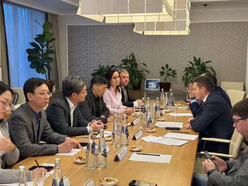 В Республиканском агентстве по печати и массовым коммуникациям «Татмедиа» прошла встреча представителей ведущих СМИ Республики Татарстан с делегацией из Китая, в которой принимают участие: В Республиканском агентстве по печати и массовым коммуникациям «Татмедиа» прошла встреча представителей ведущих СМИ Республики Татарстан с делегацией из Китая, в которой принимают участие: