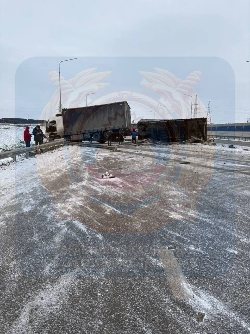 11 декабря в Мензелинском районе водитель грузового автомобиля Volvo, 2000 года рождения, по предварительным данным, не выбрал безопасную скорость, совершил наезд на металическое ограждение, выехал на встречную полосу и... 11 декабря в Мензелинском районе водитель грузового автомобиля Volvo, 2000 года рождения, по предварительным данным, не выбрал безопасную скорость, совершил наезд на металическое ограждение, выехал на встречную полосу и...