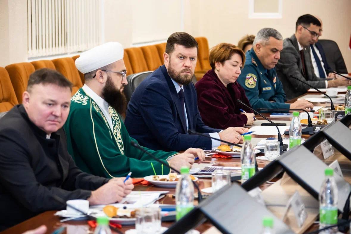 В Академии наук Татарстана под председательством прокурора республики Альберта Суяргулова прошло заседание редакционной коллегии журнала «Право и жизнь в Татарстане» В Академии наук Татарстана под председательством прокурора республики Альберта Суяргулова прошло заседание редакционной коллегии журнала «Право и жизнь в Татарстане»