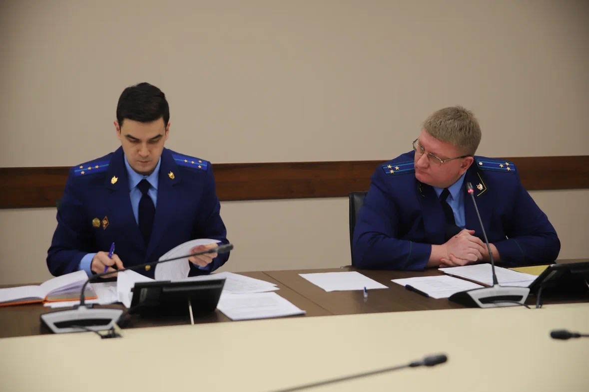 Первый заместитель прокурора Татарстана Александр Чеховской провел заседание межведомственной рабочей группы по вопросам предупреждения и профилактики правонарушений несовершеннолетних, защите их прав и законных интересов Первый заместитель прокурора Татарстана Александр Чеховской провел заседание межведомственной рабочей группы по вопросам предупреждения и профилактики правонарушений несовершеннолетних, защите их прав и законных интересов