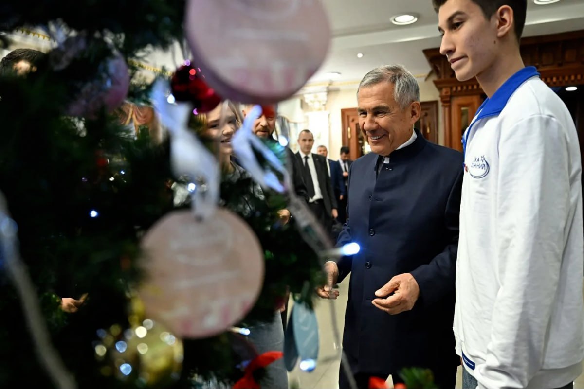 Раис Татарстана исполнит детские мечты в рамках акции «Ёлка желаний» Раис Татарстана исполнит детские мечты в рамках акции «Ёлка желаний»