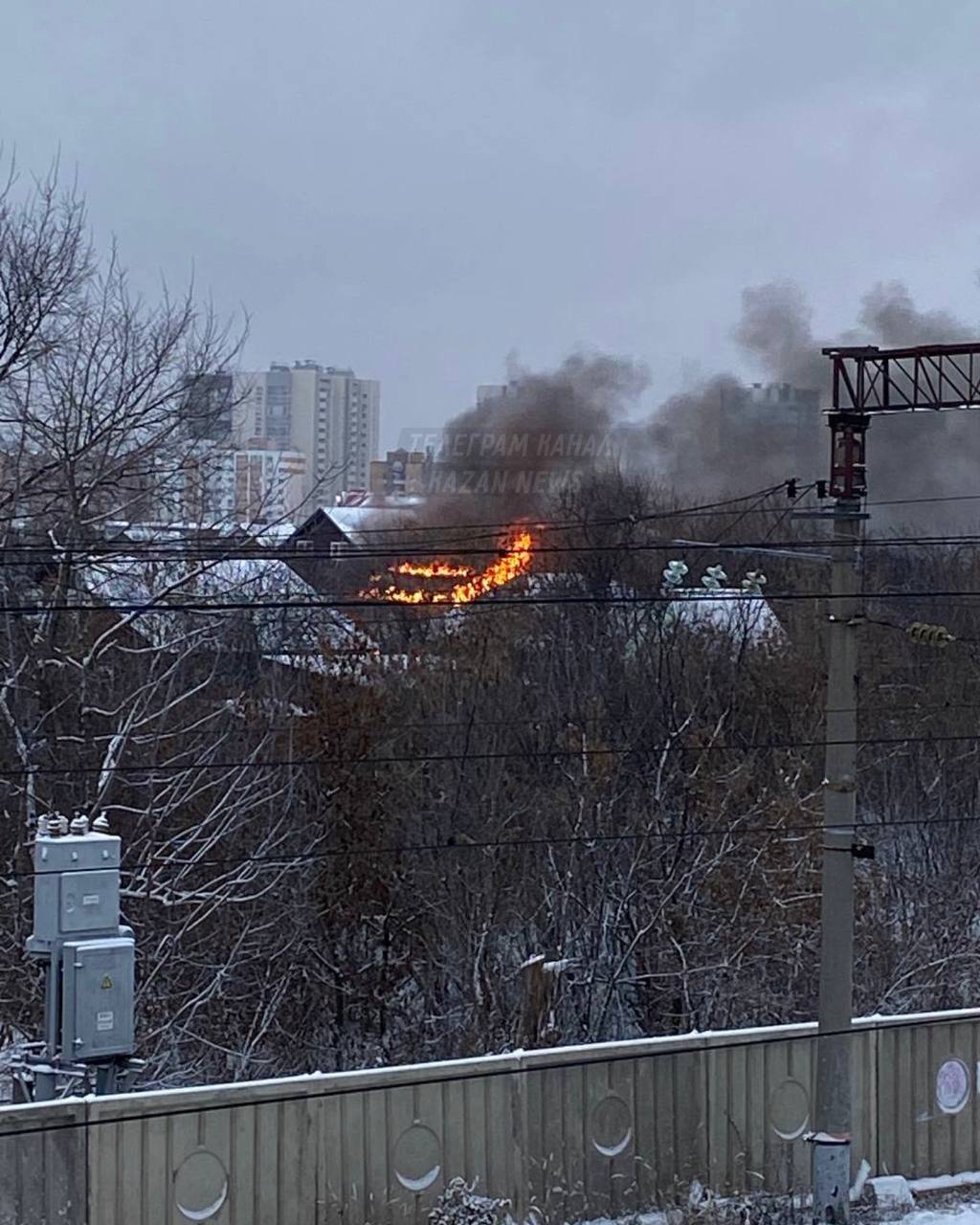 В одном из СНТ в казанском Аметьево загорелся садовый дом