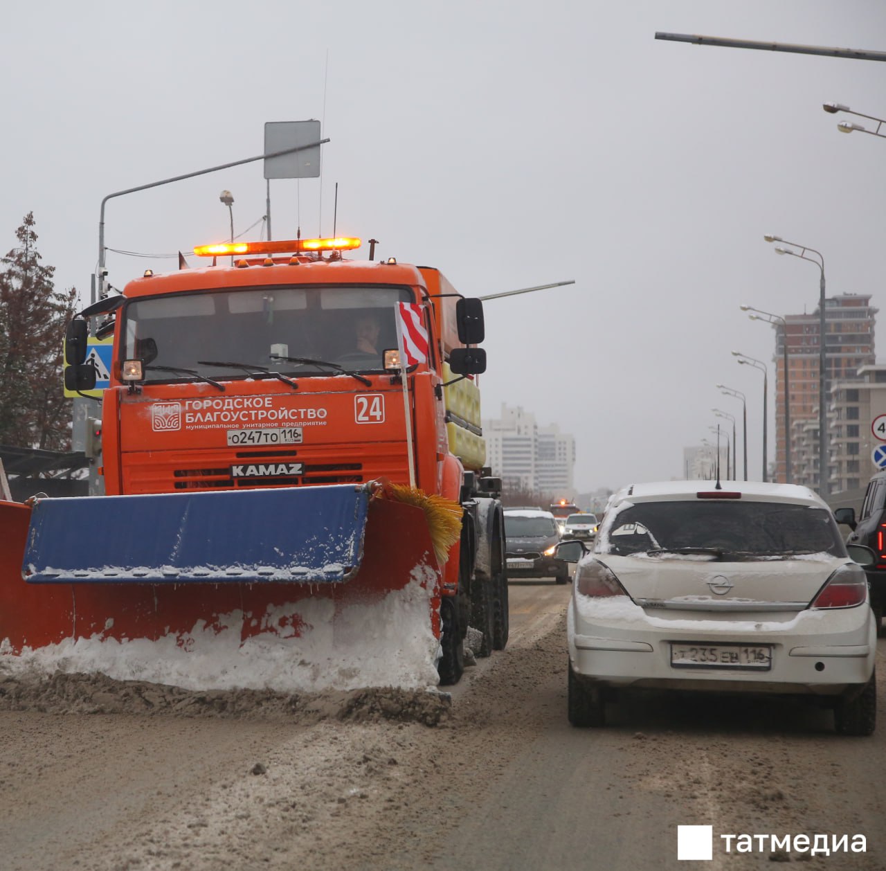Днем с казанских улиц вывезли 385 тонн снега