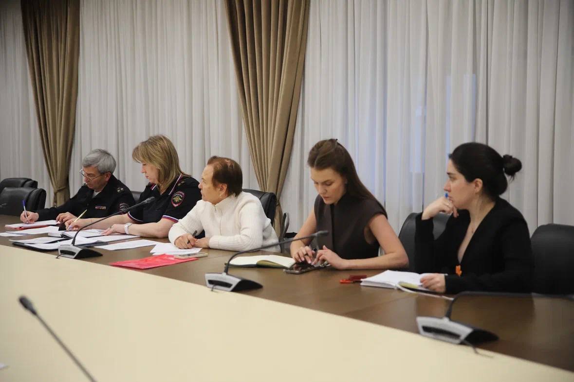 Первый заместитель прокурора Татарстана Александр Чеховской провел заседание межведомственной рабочей группы по вопросам предупреждения и профилактики правонарушений несовершеннолетних, защите их прав и законных интересов Первый заместитель прокурора Татарстана Александр Чеховской провел заседание межведомственной рабочей группы по вопросам предупреждения и профилактики правонарушений несовершеннолетних, защите их прав и законных интересов