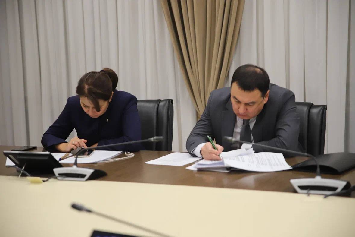 Первый заместитель прокурора Татарстана Александр Чеховской провел заседание межведомственной рабочей группы по вопросам предупреждения и профилактики правонарушений несовершеннолетних, защите их прав и законных интересов Первый заместитель прокурора Татарстана Александр Чеховской провел заседание межведомственной рабочей группы по вопросам предупреждения и профилактики правонарушений несовершеннолетних, защите их прав и законных интересов