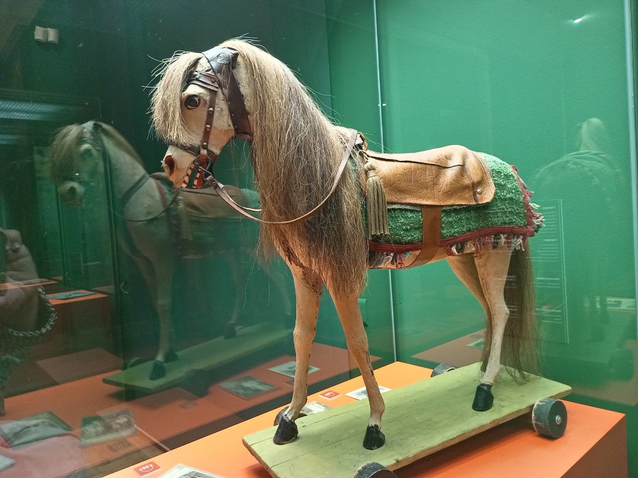 В Центре «Эрмитаж-Казань» открылась новогодняя выставка «Лошадка-качалка. История игрушки» В Центре «Эрмитаж-Казань» открылась новогодняя выставка «Лошадка-качалка. История игрушки»