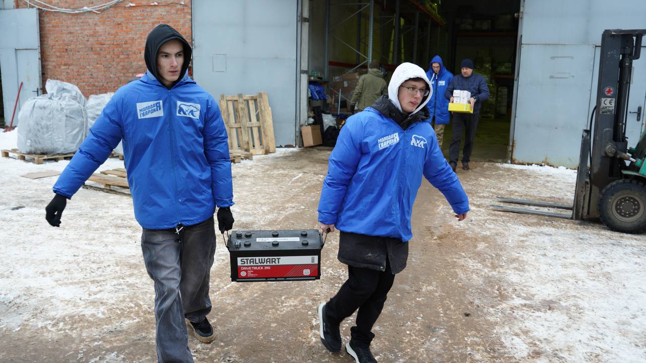 34 колонну гуманитарной помощи отправили в подшефные Татарстану города Лисичанск и Рубежное, а также нашим военнослужащим 34 колонну гуманитарной помощи отправили в подшефные Татарстану города Лисичанск и Рубежное, а также нашим военнослужащим