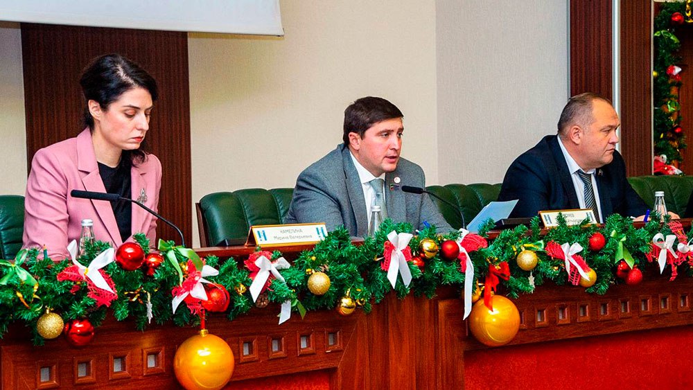 На этой неделе в Нижнекамском муниципальном районе прошли совместные сессии городского и районного советов, на которых был утверждён сбалансированный бюджет на 2026 год и плановый период 2027–2028 годов