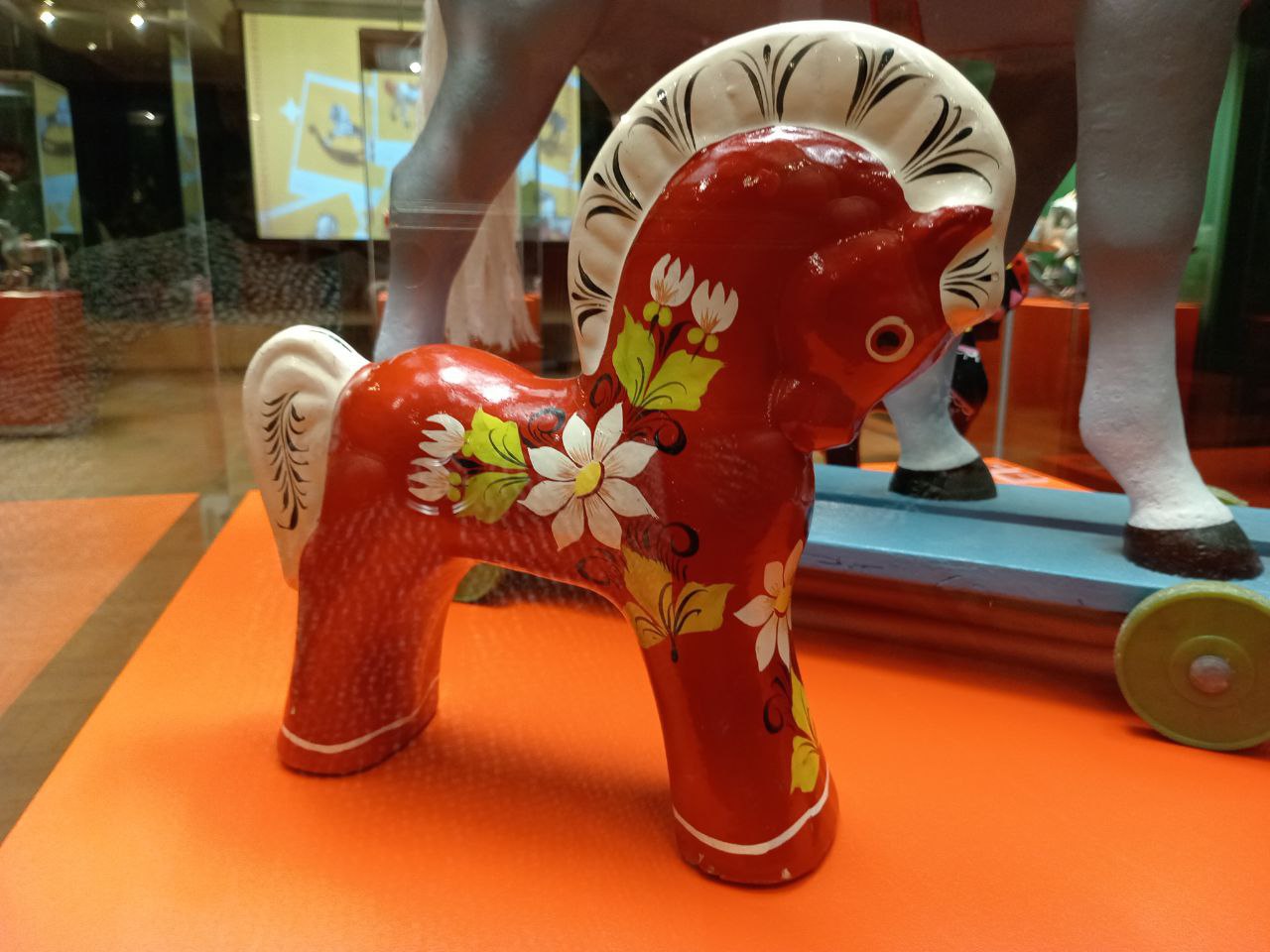 В Центре «Эрмитаж-Казань» открылась новогодняя выставка «Лошадка-качалка. История игрушки» В Центре «Эрмитаж-Казань» открылась новогодняя выставка «Лошадка-качалка. История игрушки»