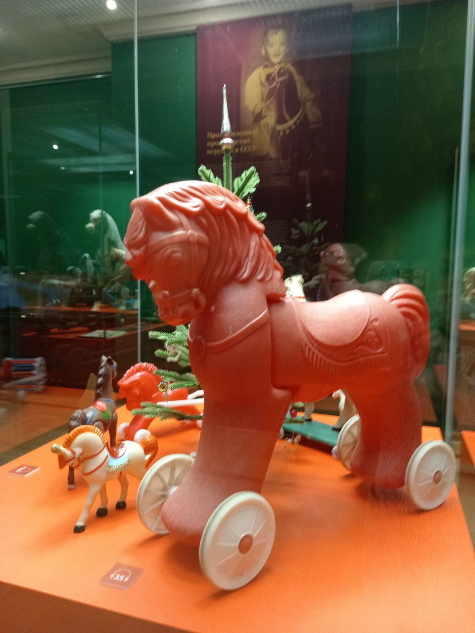 В Центре «Эрмитаж-Казань» открылась новогодняя выставка «Лошадка-качалка. История игрушки» В Центре «Эрмитаж-Казань» открылась новогодняя выставка «Лошадка-качалка. История игрушки»